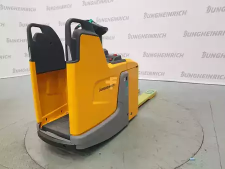 Wózki niskiego podnoszenia z fotelem 2019  Jungheinrich ERE 225 (1)