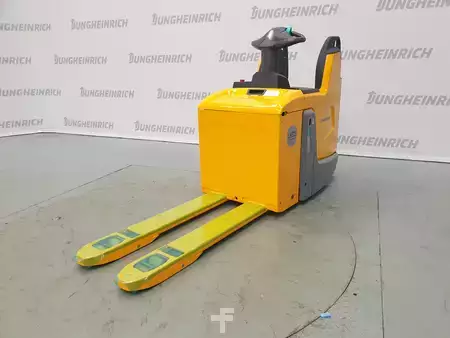 Wózki niskiego podnoszenia z fotelem 2019  Jungheinrich ERE 225 (2)