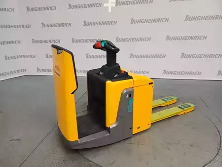 Wózki niskiego podnoszenia z fotelem 2020  Jungheinrich ERE 225 (1)