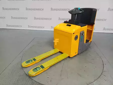 Wózki niskiego podnoszenia z fotelem 2020  Jungheinrich ERE 225 (2)