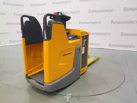 Wózki niskiego podnoszenia z fotelem 2020  Jungheinrich ERE 225 (1)