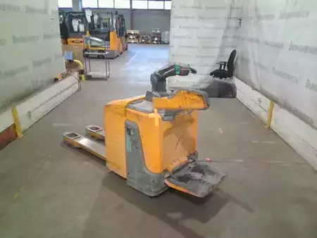 Fahrerstandstapler 2020  Jungheinrich ERE 120 KP 115-54 (3)
