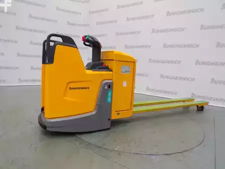 Wózki niskiego podnoszenia z fotelem 2020  Jungheinrich ERE 225 (1)