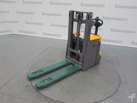 Hochhubwagen 2021  Jungheinrich EJD 222 (2)