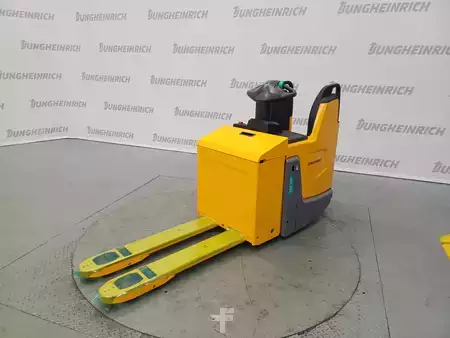 Wózki niskiego podnoszenia z fotelem 2022  Jungheinrich ERE 225 (2)
