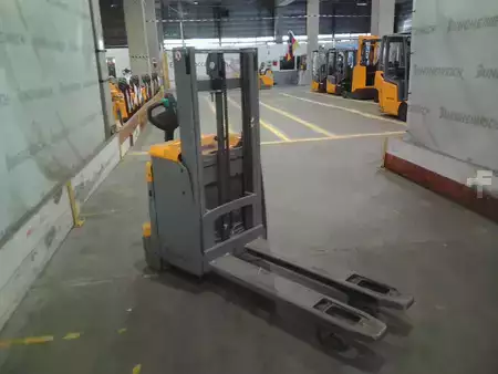 Pallet Stackers 2024  Jungheinrich EJD 120 (2)