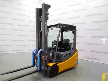 3-wiel elektrische heftrucks 2018  Jungheinrich EFG 216 (1)