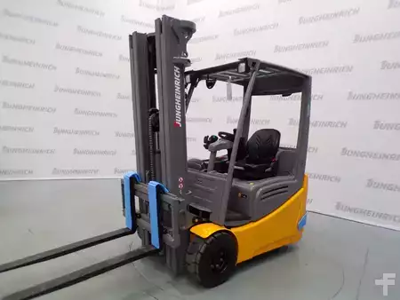 Eléctrico - 3 rodas 2019  Jungheinrich EFG 218k (1)