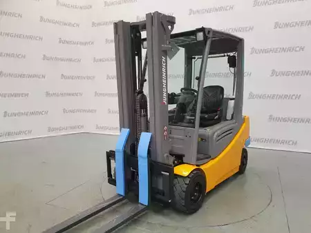 4-wiel elektrische heftrucks 2019  Jungheinrich EFG 320 (1)