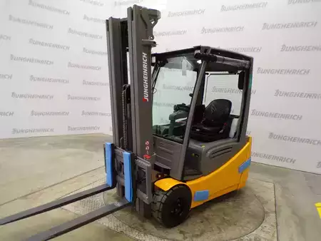 Eléctrico - 3 rodas 2019  Jungheinrich EFG 218 (1)