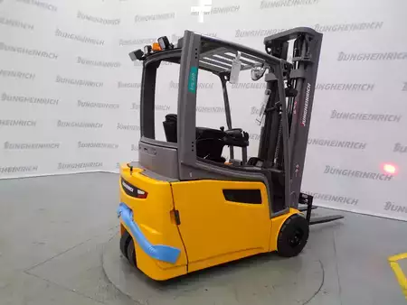 Elektryczne 3-kołowe 2019  Jungheinrich EFG 220 (2)