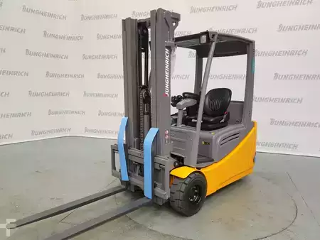 Elektryczne 3-kołowe 2019  Jungheinrich EFG 220 (1)