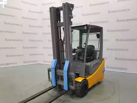Elektryczne 3-kołowe 2020  Jungheinrich EFG 220 (1)