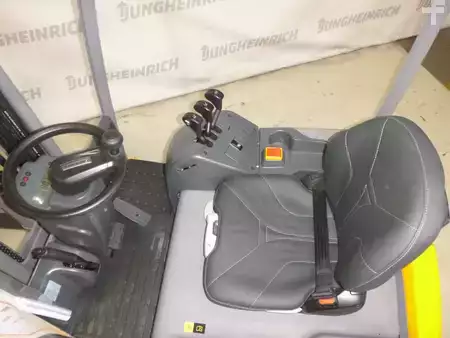 Elektryczne 3-kołowe 2020  Jungheinrich EFG 113 (3)