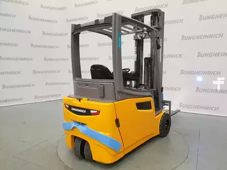 Elektryczne 3-kołowe 2020  Jungheinrich EFG 220 (2)