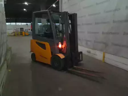 Carrelli elettrici 4 ruote 2020  Jungheinrich EFG 425k (4)