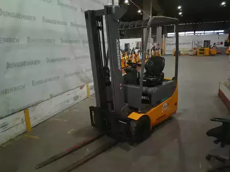 Elektryczne 3-kołowe 2022  Jungheinrich EFG 115 (4)
