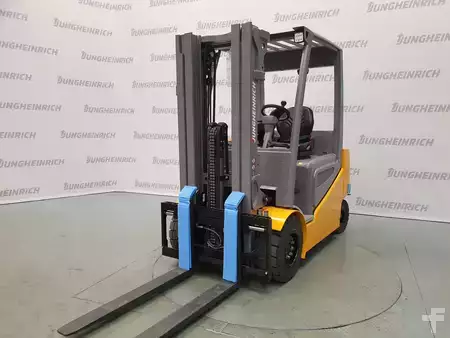 Elektryczne 4-kołowe 2023  Jungheinrich EFG 430 (1)