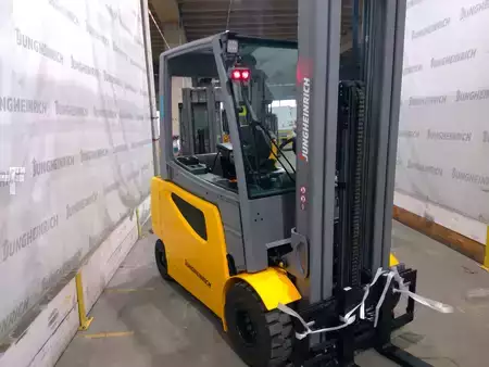 Electric - 4 wheels 2023  Jungheinrich EFG 425 (1)