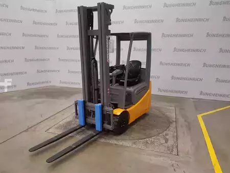 Elektromos 3 kerekű 2023  Jungheinrich EFG 213 (1)