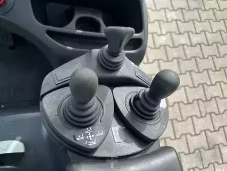 Chariots électriques à 4 roues 2014  Linde E12-01 / SIDE SHIFT / DUPLEX (18)
