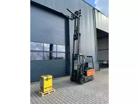 Elektrisk- 3 hjul 2015  Doosan B18-T7 triplexmast, ss electrisch (1)