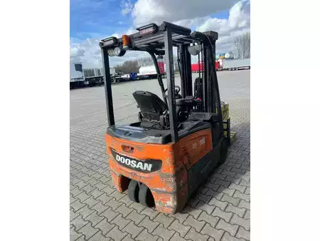 Elektrisk- 3 hjul 2015  Doosan B18-T7 triplexmast, ss electrisch (10)