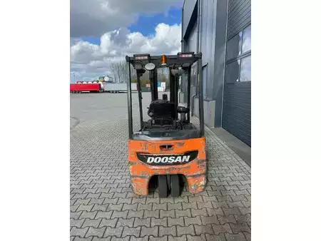 Elektrisk- 3 hjul 2015  Doosan B18-T7 triplexmast, ss electrisch (11)