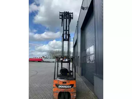 Elektrisk- 3 hjul 2015  Doosan B18-T7 triplexmast, ss electrisch (4)