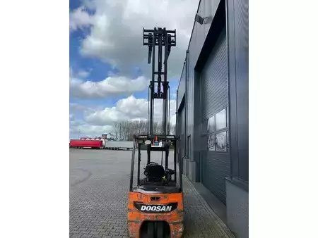 Eléctrico - 3 rodas 2015  Doosan B18 T7 triplexmast, ss electrisch, BATTERY NOT CHARGING (4)