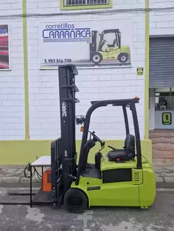 Carrelli elettrici 3 ruote 2015  Clark gtx 16 (2)