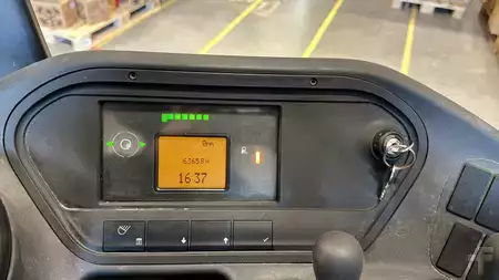 Carretilla retráctil 2014  Linde R14G (3)