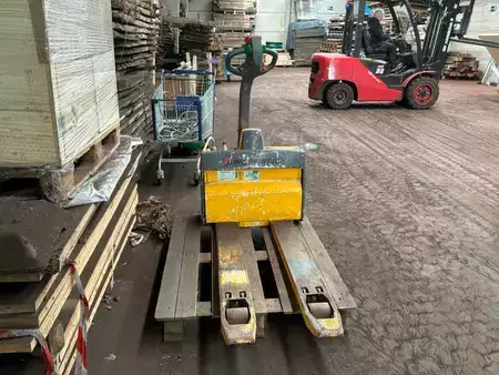 Handpalletwagens 2005  Jungheinrich EME 112 (2)