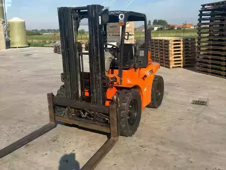 Diesel heftrucks 2004  Mast Explorer H15D (1)