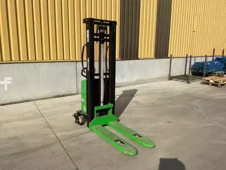 Hochhubwagen 2013  Falconlift Idol 1530 (3)