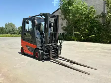 4-wiel elektrische heftrucks 2019  Linde E25-01 (3)
