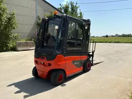 4-wiel elektrische heftrucks 2019  Linde E25-01 (5)