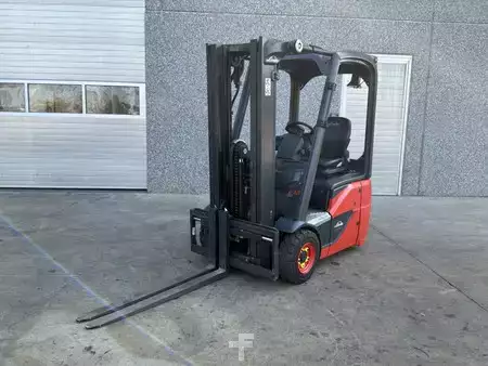 Elektryczne 3-kołowe 2020  Linde E12 Evo (1)