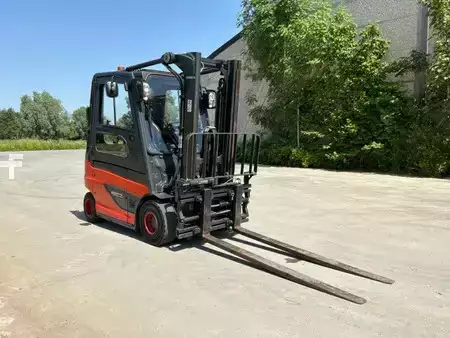 Elektro čtyřkolový VZV 2019  Linde E25-01 (3)