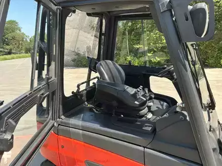 Elektro čtyřkolový VZV 2019  Linde E25-01 (37)