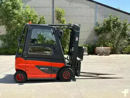 Elektro čtyřkolový VZV 2019  Linde E25-01 (4)