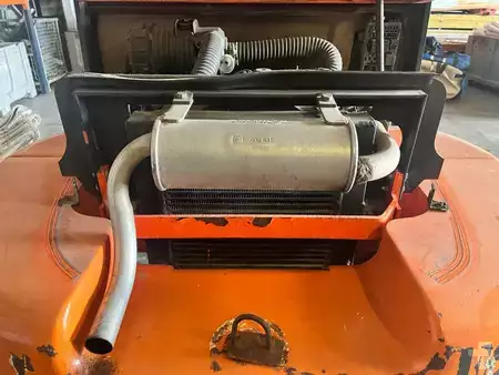 Dieselstapler - Mast Explorer H15D 4WD (17)