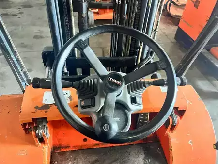 Dieselstapler - Mast Explorer H15D 4WD (6)