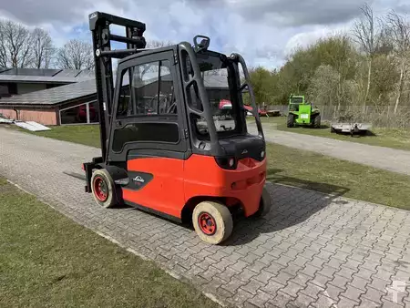 Elektromos 4 kerekű 2017  Linde E50HL-01 (2)