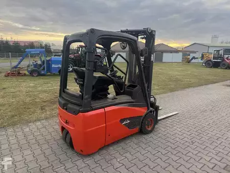 3-wiel elektrische heftrucks 2014  Linde E16-02 Triplex (3)