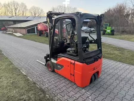 3-wiel elektrische heftrucks 2016  Linde E16-02 EVO Triplex (2)