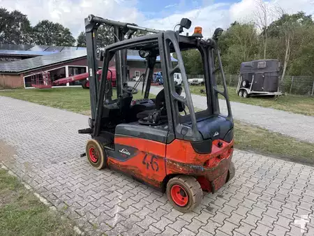 Elektryczne 4-kołowe 2015  Linde E25L-01 (2)