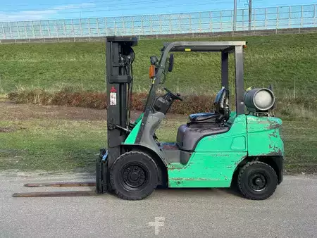 Carretilla elevadora diésel 2006  Mitsubishi Triplo Freelift FG25N (2)
