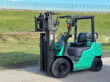 Carretilla elevadora diésel 2006  Mitsubishi Triplo Freelift FG25N (6)