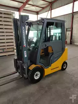 Treibgasstapler 2014  Jungheinrich TFG320s (1)